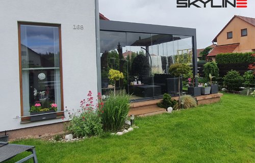 Pergola Skyline s posuvným bezrámovým zasklením MOVE